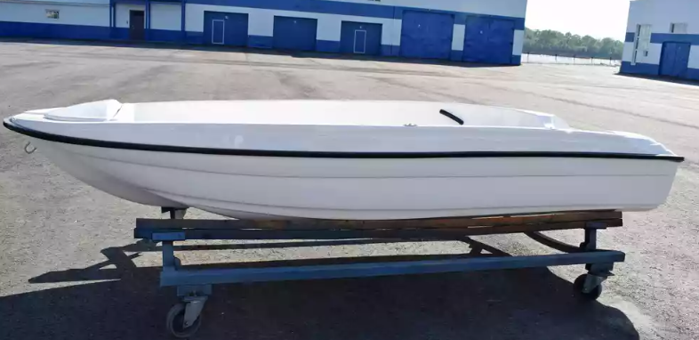 Стеклопластиковая лодка Пингвин (тримаран) в Норильске