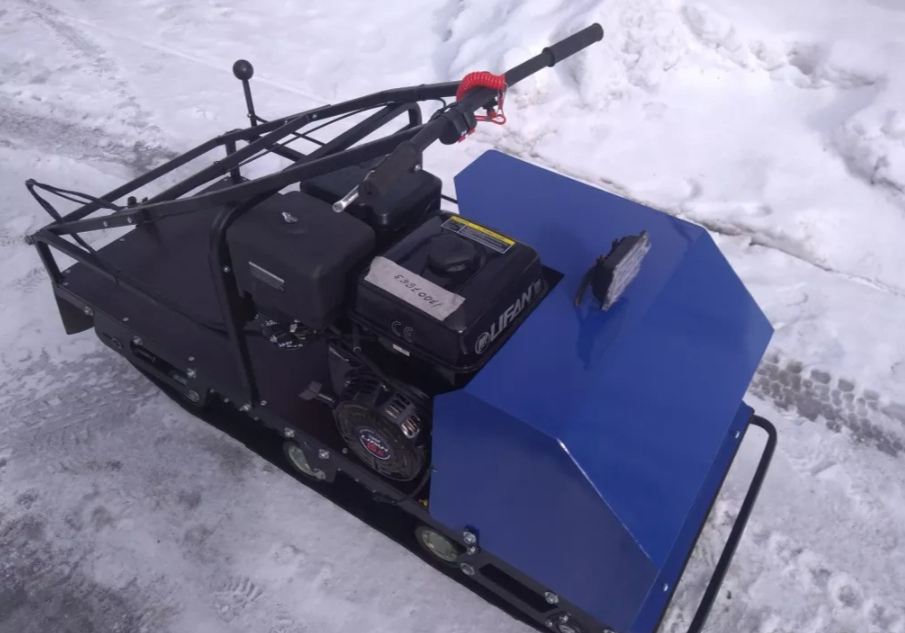 Мотобуксировщик AhtaR ЗИМА с реверсом (задний ход) в Норильске