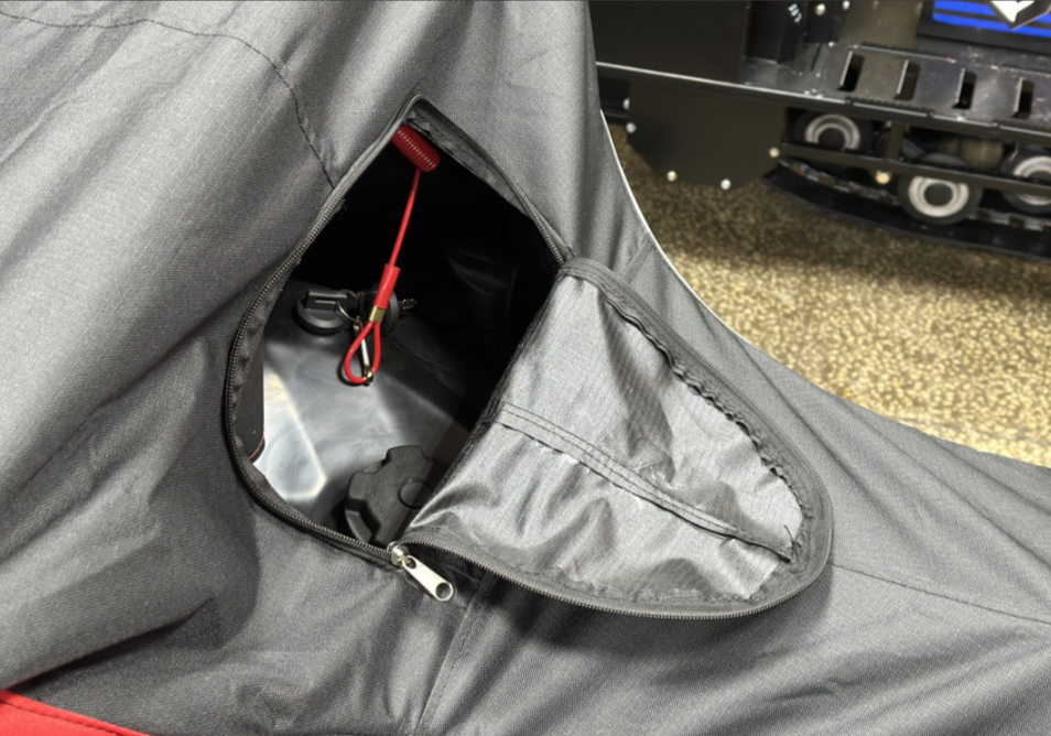 Чехол транспорт. снегохода IKUDZO HUNTER черно-красный Оксфорд ПРЕМИУМ качества с лого IKUDZO в Норильске