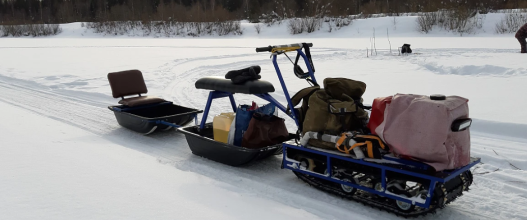 Мотобуксировщик Альбатрос-L 8 с фарой в Норильске